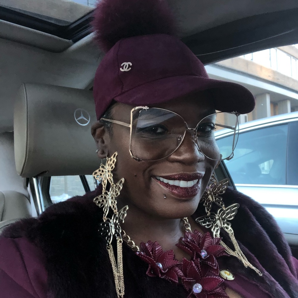 Meet your Posher, Nakisha